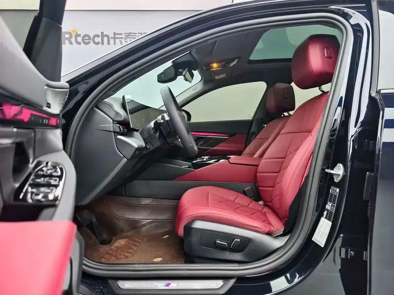 2025 BMW 5 Series 530Li Leading Edition M Sport Package — миниатюра 15