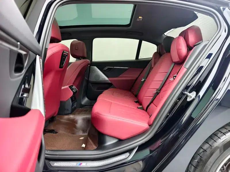 2025 BMW 5 Series 530Li Leading Edition M Sport Package — миниатюра 16
