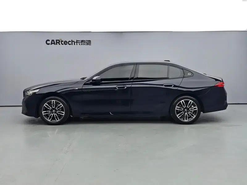 2025 BMW 5 Series 530Li Leading Edition M Sport Package — миниатюра 3