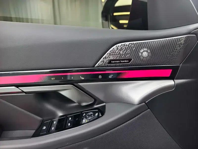 2025 BMW 5 Series 530Li Leading Edition M Sport Package — миниатюра 6
