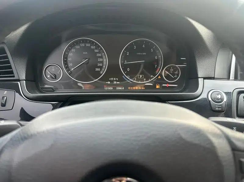 BMW 5 Series 2017 520Li Elegant Edition — миниатюра 12