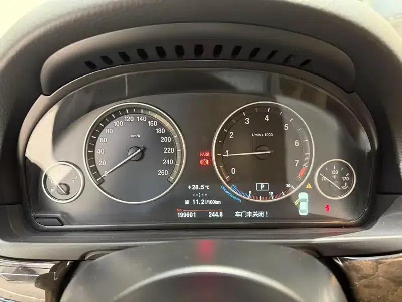 BMW 5 Series 2011 523Li Luxury — миниатюра 8