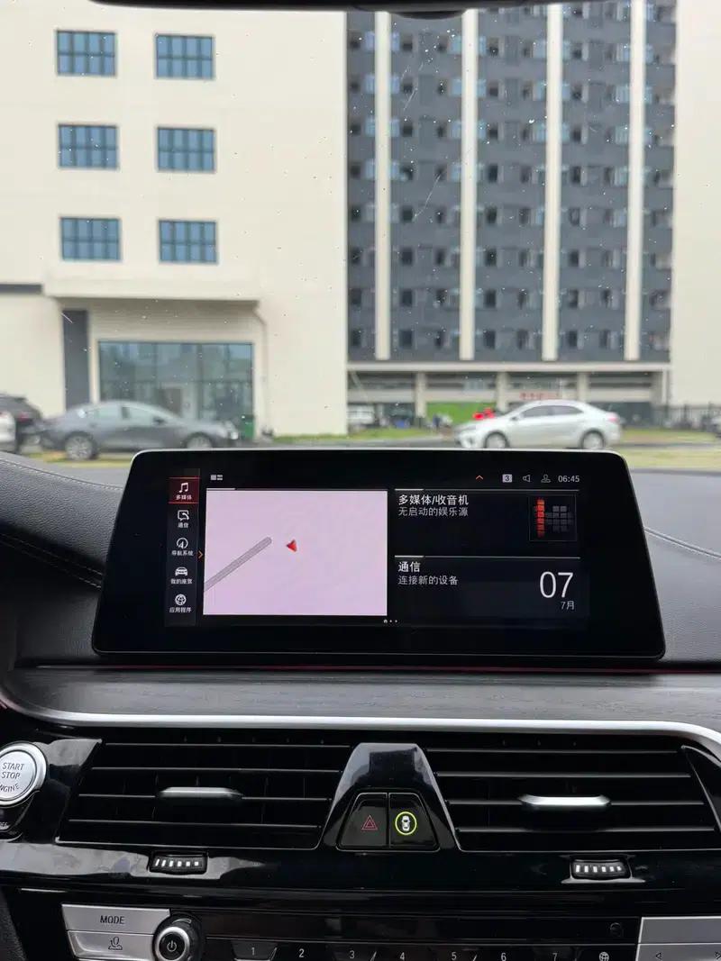 2021 BMW 5 Series 530Li Leading Edition M Sport Package — миниатюра 13