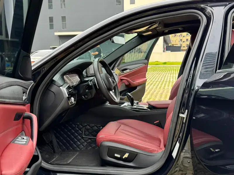 2021 BMW 5 Series 530Li Leading Edition M Sport Package — миниатюра 21