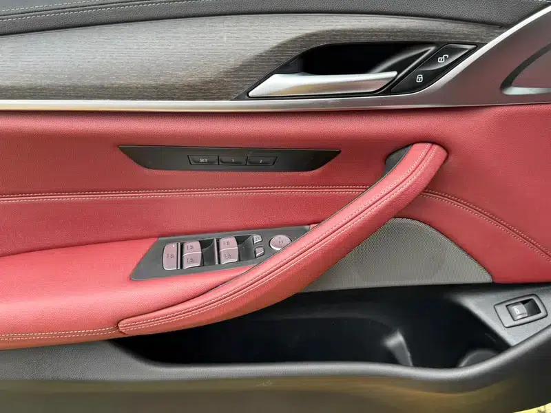 2021 BMW 5 Series 530Li Leading Edition M Sport Package — миниатюра 25
