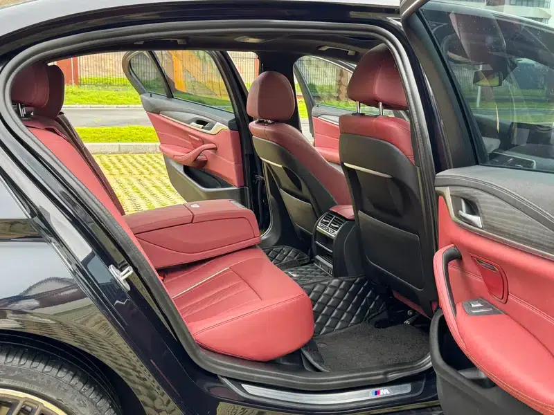 2021 BMW 5 Series 530Li Leading Edition M Sport Package — миниатюра 26