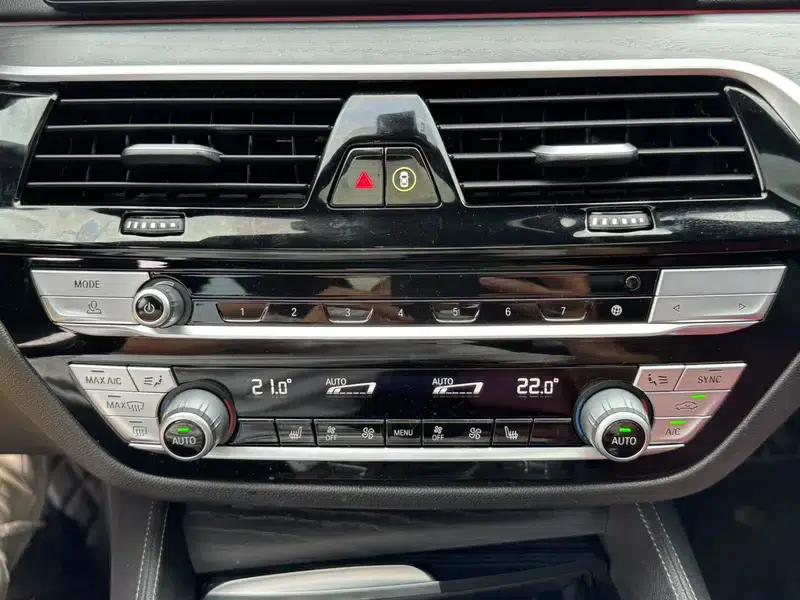 2021 BMW 5 Series 530Li Leading Edition M Sport Package — миниатюра 9
