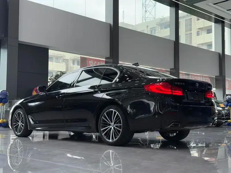 2020 BMW 5 Series 530Li Leading Edition M Sport Package — миниатюра 3