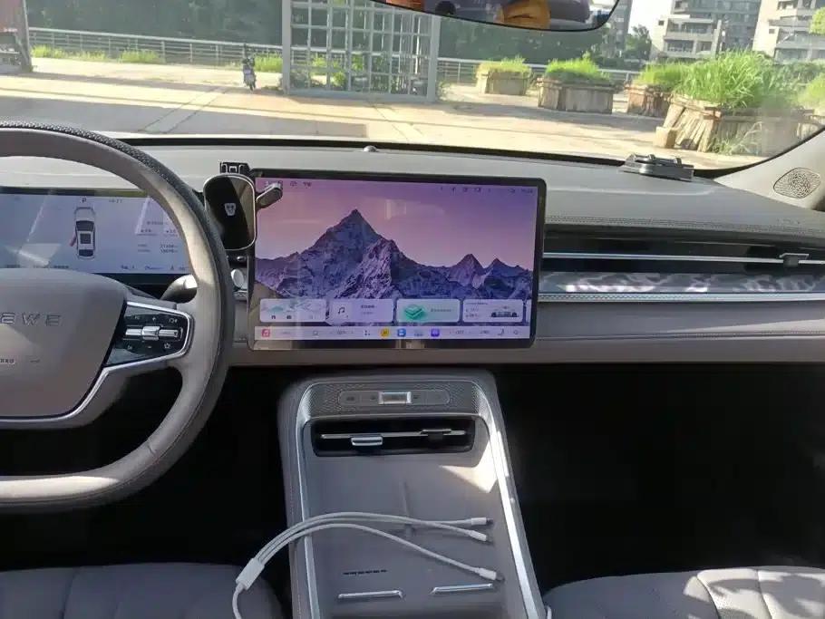 Roewe M7 DMH 2025 160km Enjoy Edition — миниатюра 13