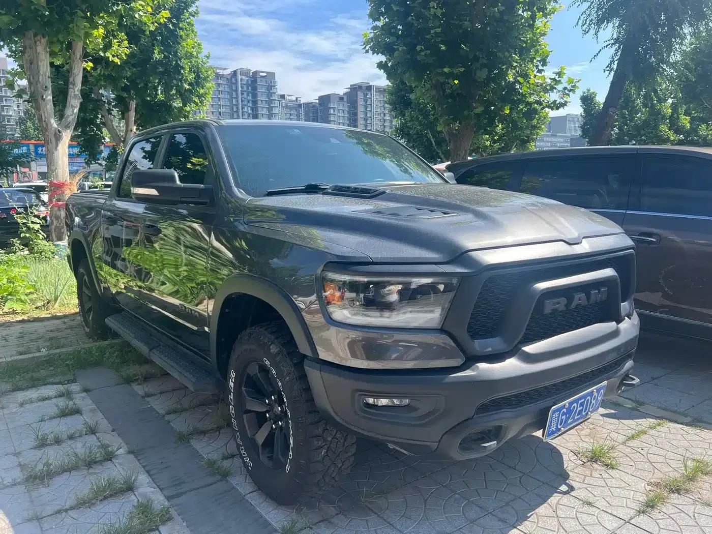 RAM Trucks 2023 5.7L Automatic — миниатюра 1