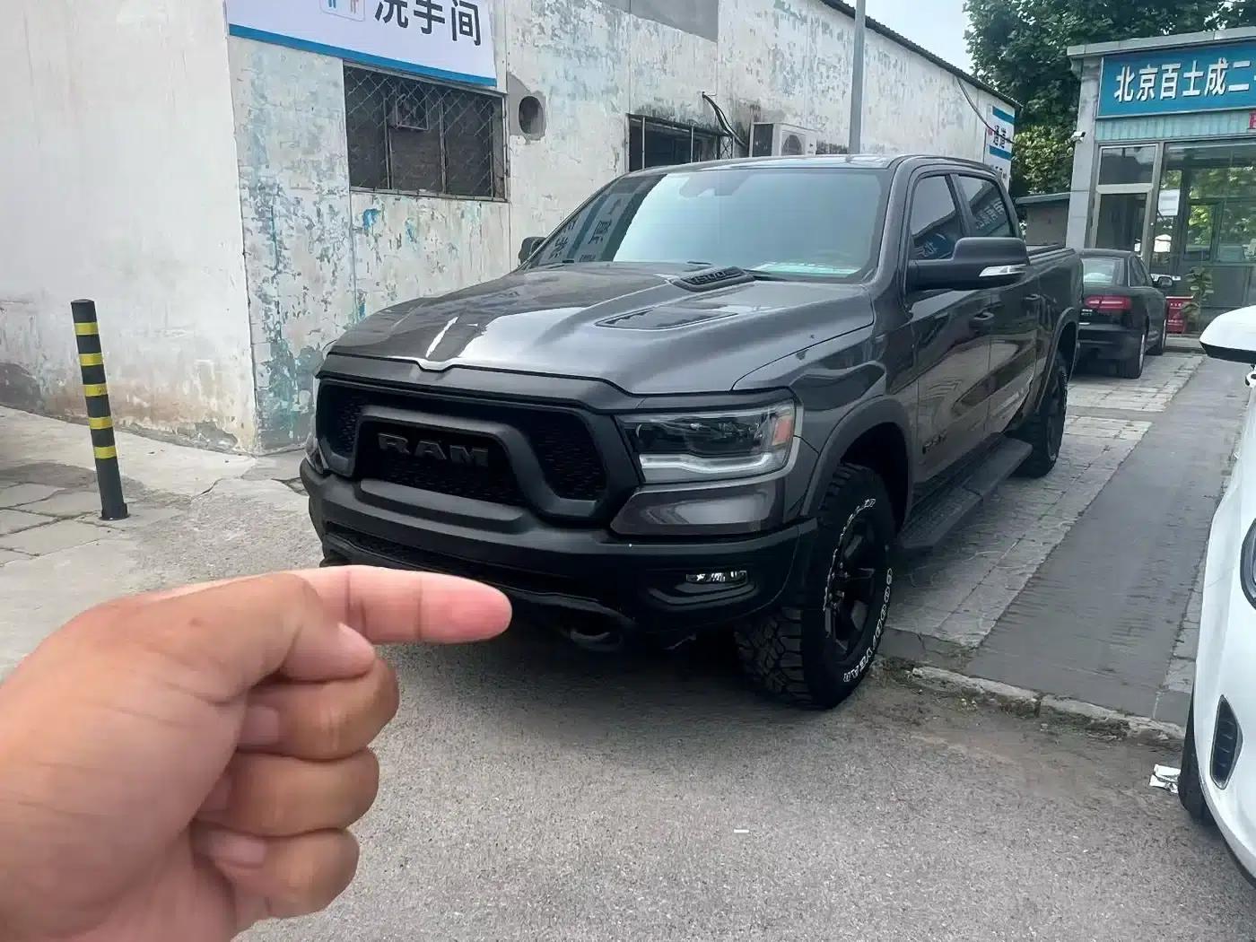 RAM Trucks 2023 5.7L Automatic — миниатюра 2