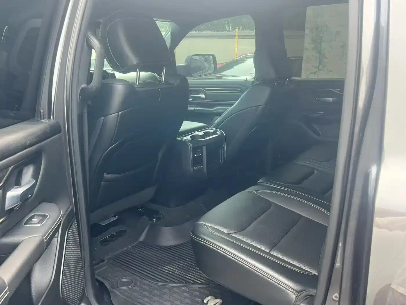 RAM Trucks 2023 5.7L Automatic — миниатюра 11