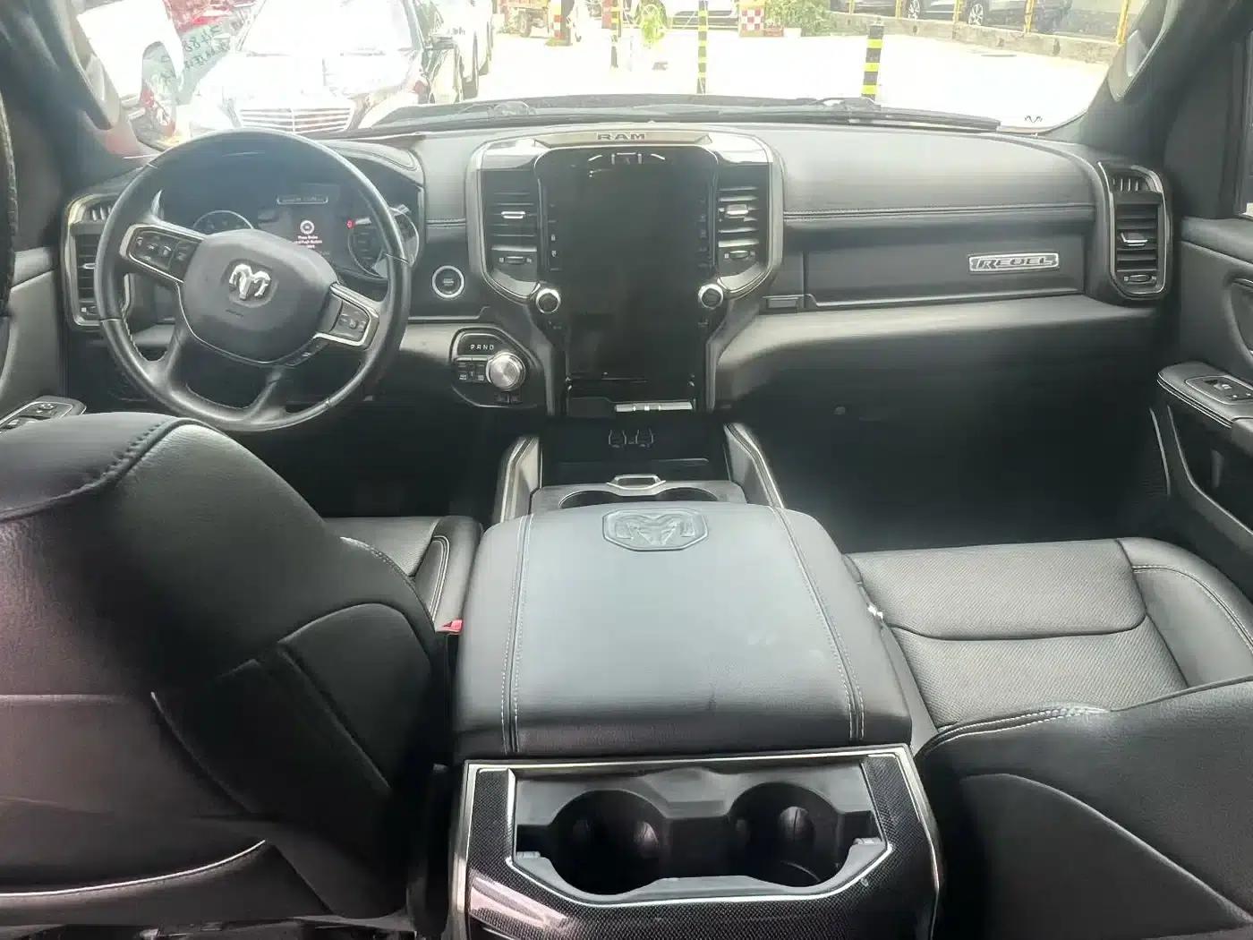 RAM Trucks 2023 5.7L Automatic — миниатюра 4