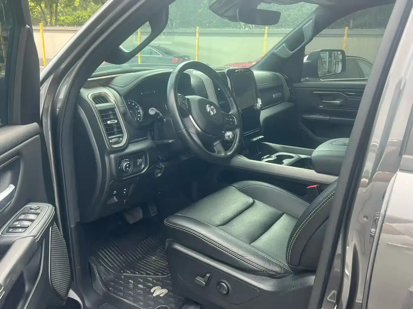 RAM Trucks 2023 5.7L Automatic — миниатюра 8