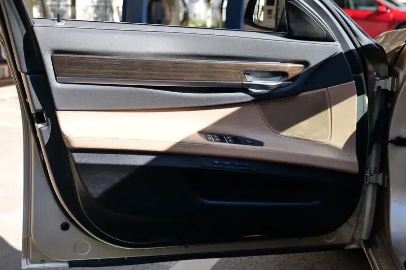 BMW 7 Series 2013 730Li Leading Edition — миниатюра 14