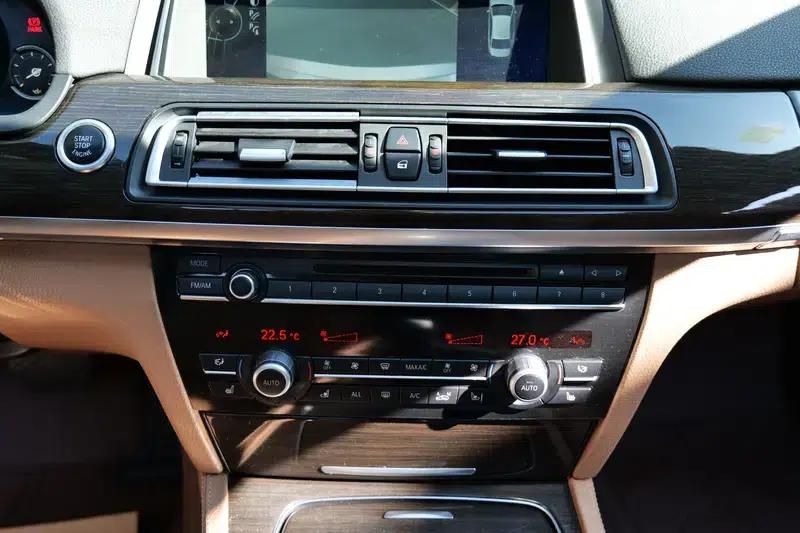 BMW 7 Series 2013 730Li Leading Edition — миниатюра 17