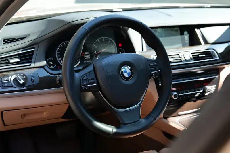 BMW 7 Series 2013 730Li Leading Edition — миниатюра 25