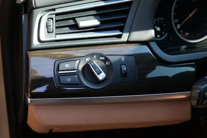 BMW 7 Series 2013 730Li Leading Edition — миниатюра 27