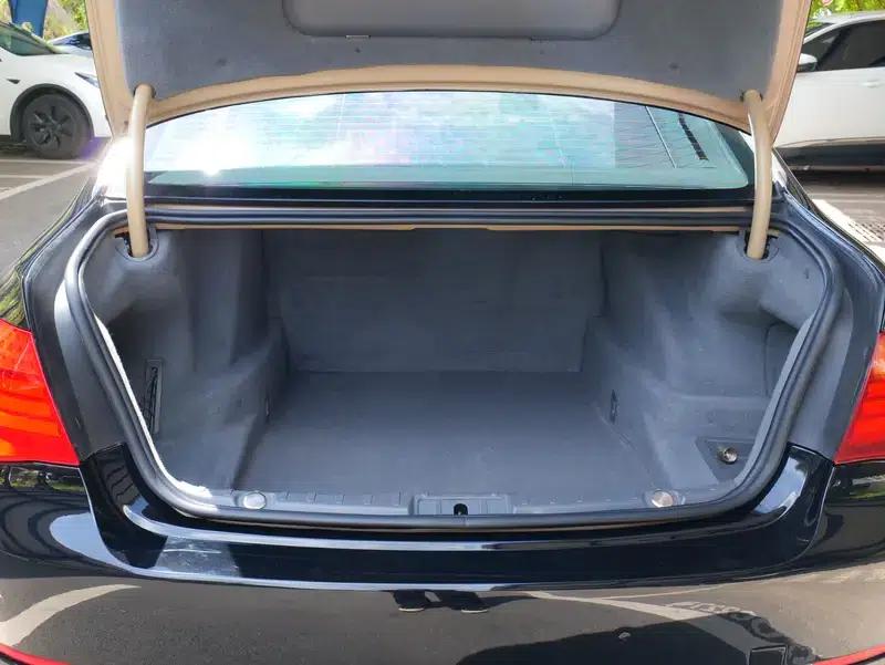 BMW 7 Series 2013 730Li Leading Edition — миниатюра 40