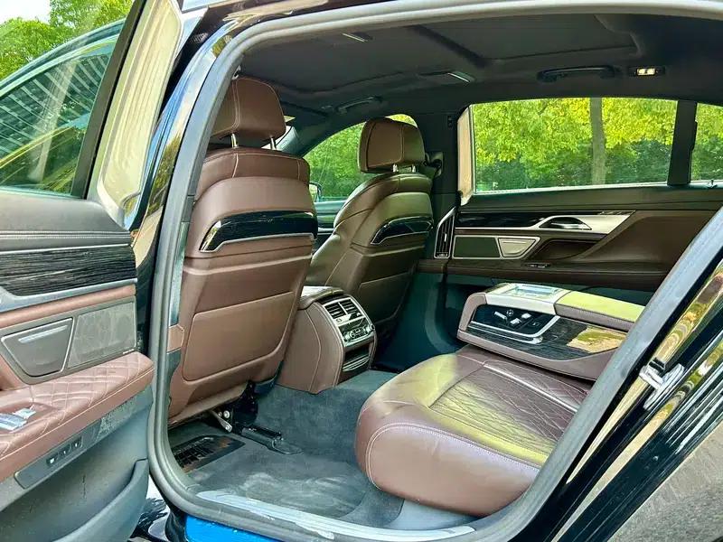 2019 BMW 7 Series 740Li Leading Luxury Package — миниатюра 18
