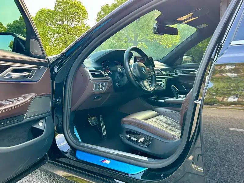 2019 BMW 7 Series 740Li Leading Luxury Package — миниатюра 9