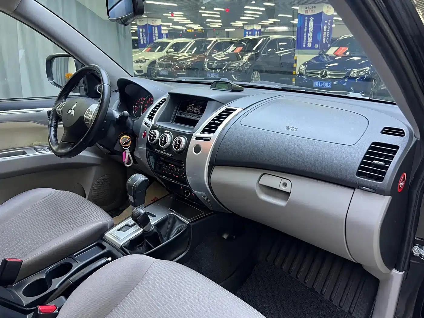 2013 Pajero Sport 3.0L Automatic 4WD Executive Edition — миниатюра 11
