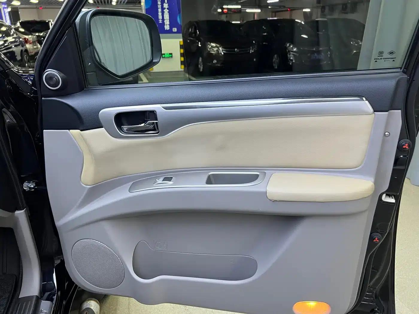 2013 Pajero Sport 3.0L Automatic 4WD Executive Edition — миниатюра 12