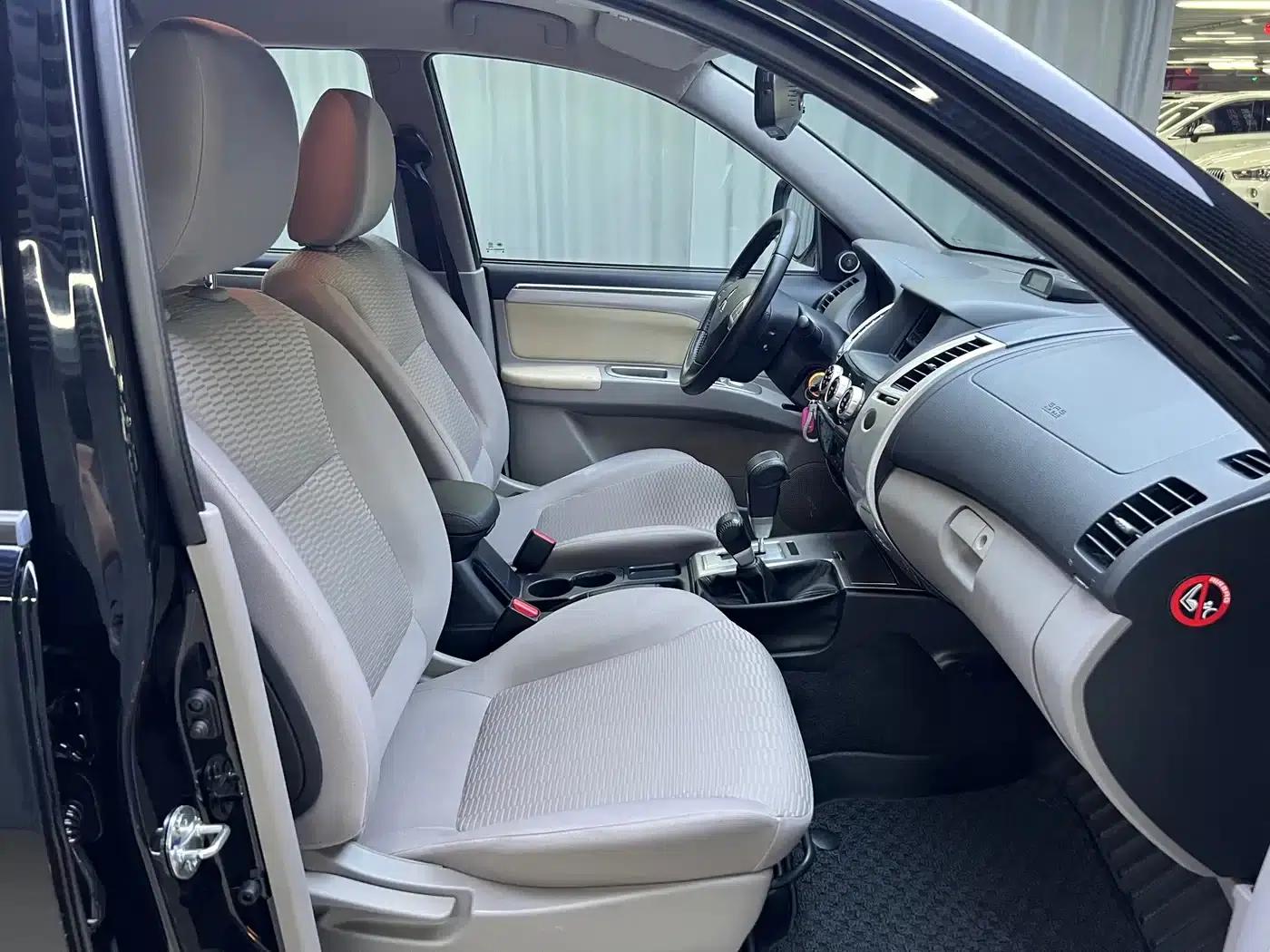 2013 Pajero Sport 3.0L Automatic 4WD Executive Edition — миниатюра 13