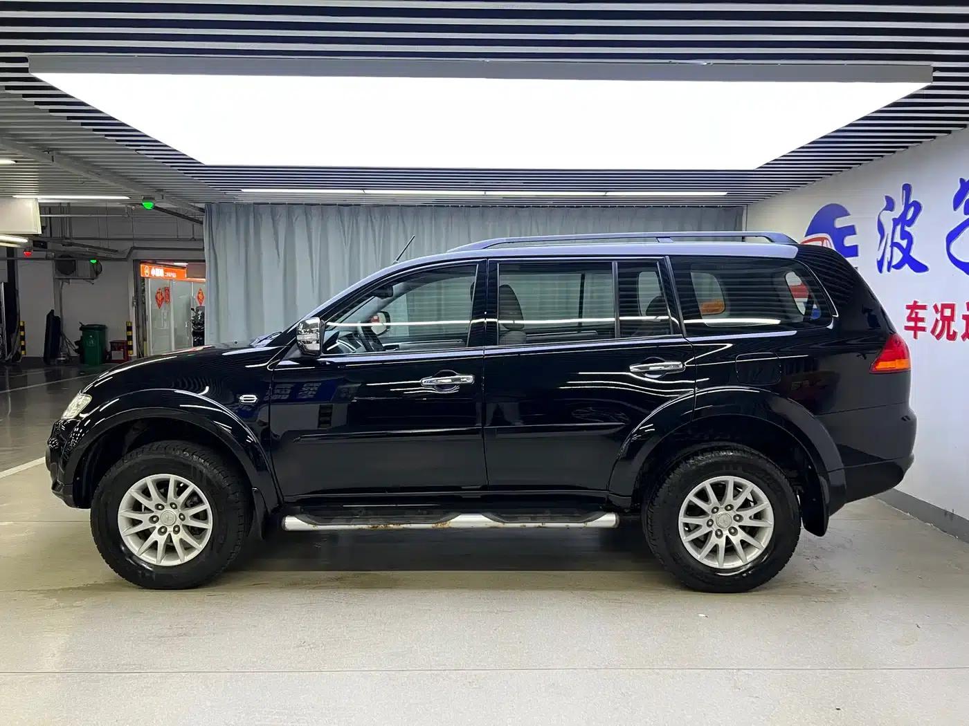 2013 Pajero Sport 3.0L Automatic 4WD Executive Edition — миниатюра 4