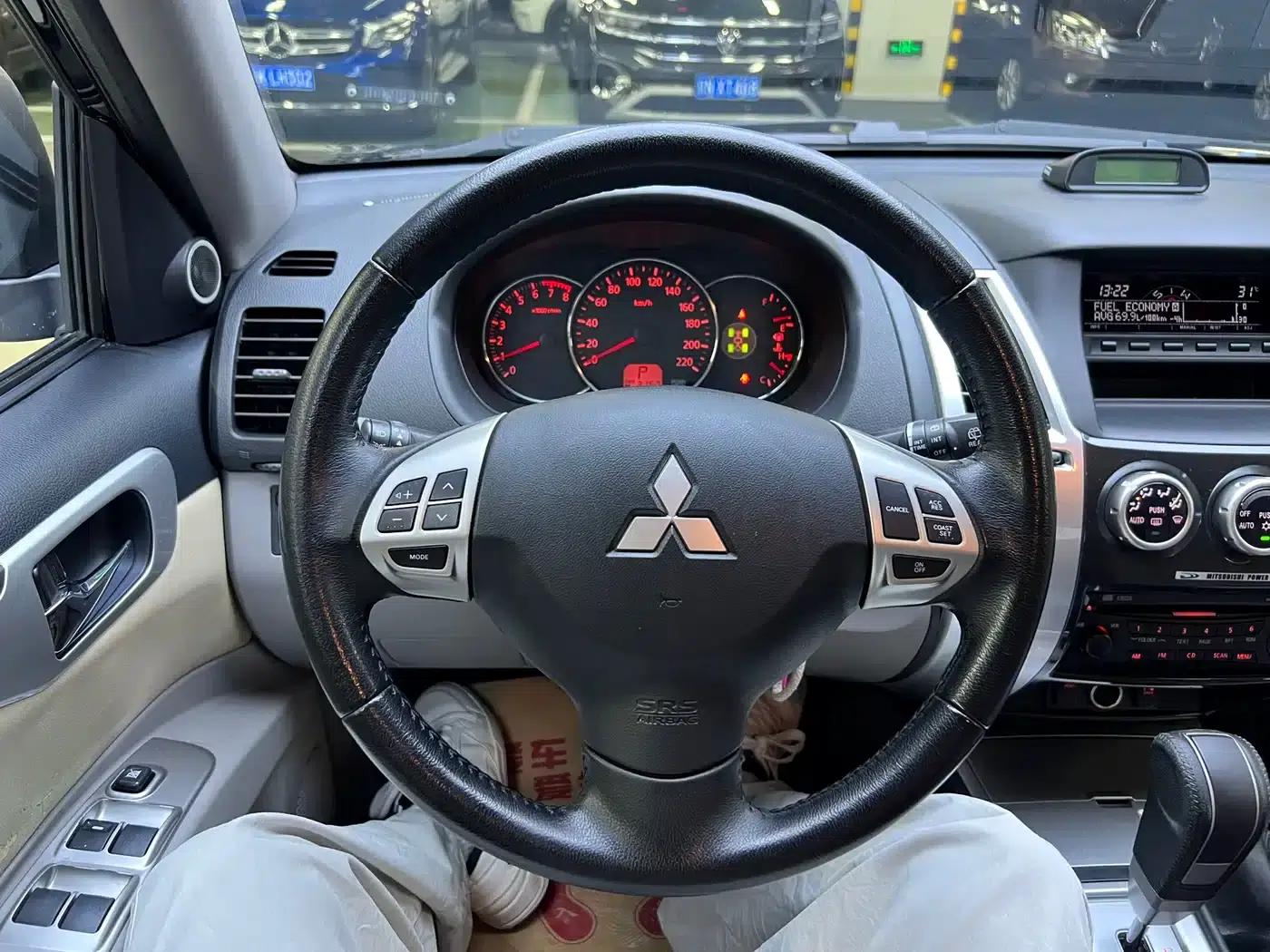 2013 Pajero Sport 3.0L Automatic 4WD Executive Edition — миниатюра 5