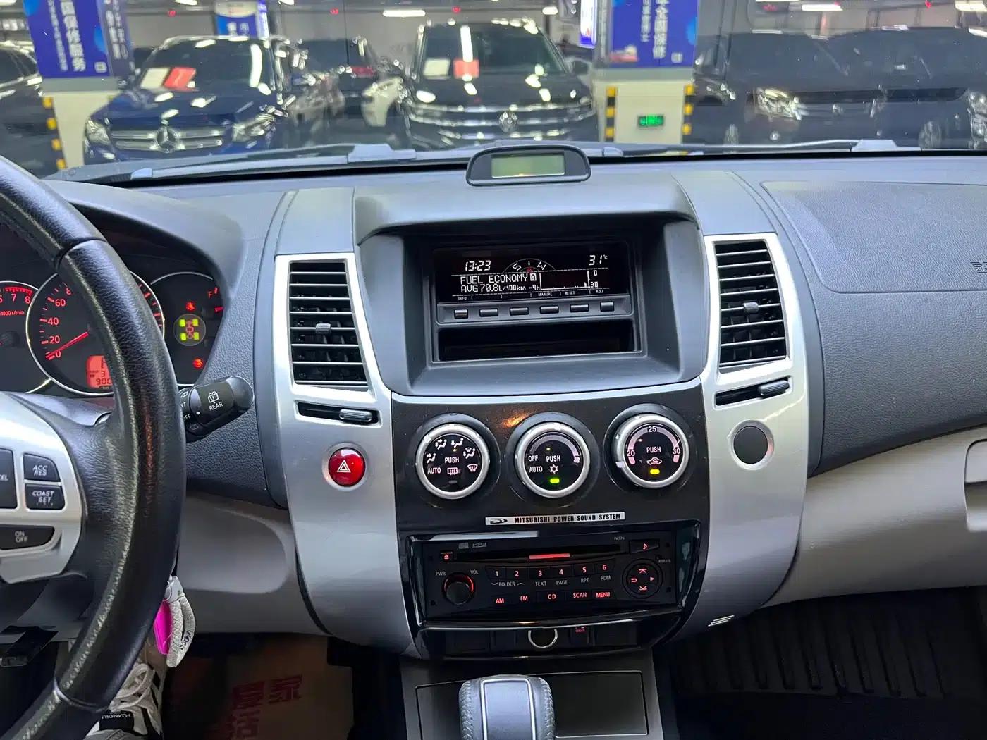 2013 Pajero Sport 3.0L Automatic 4WD Executive Edition — миниатюра 8