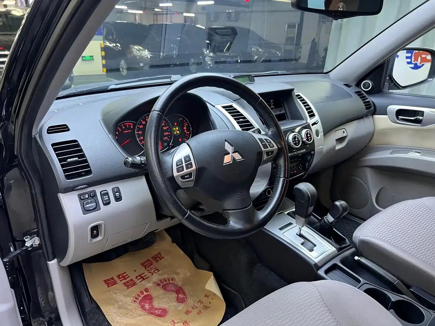 2013 Pajero Sport 3.0L Automatic 4WD Executive Edition — миниатюра 9