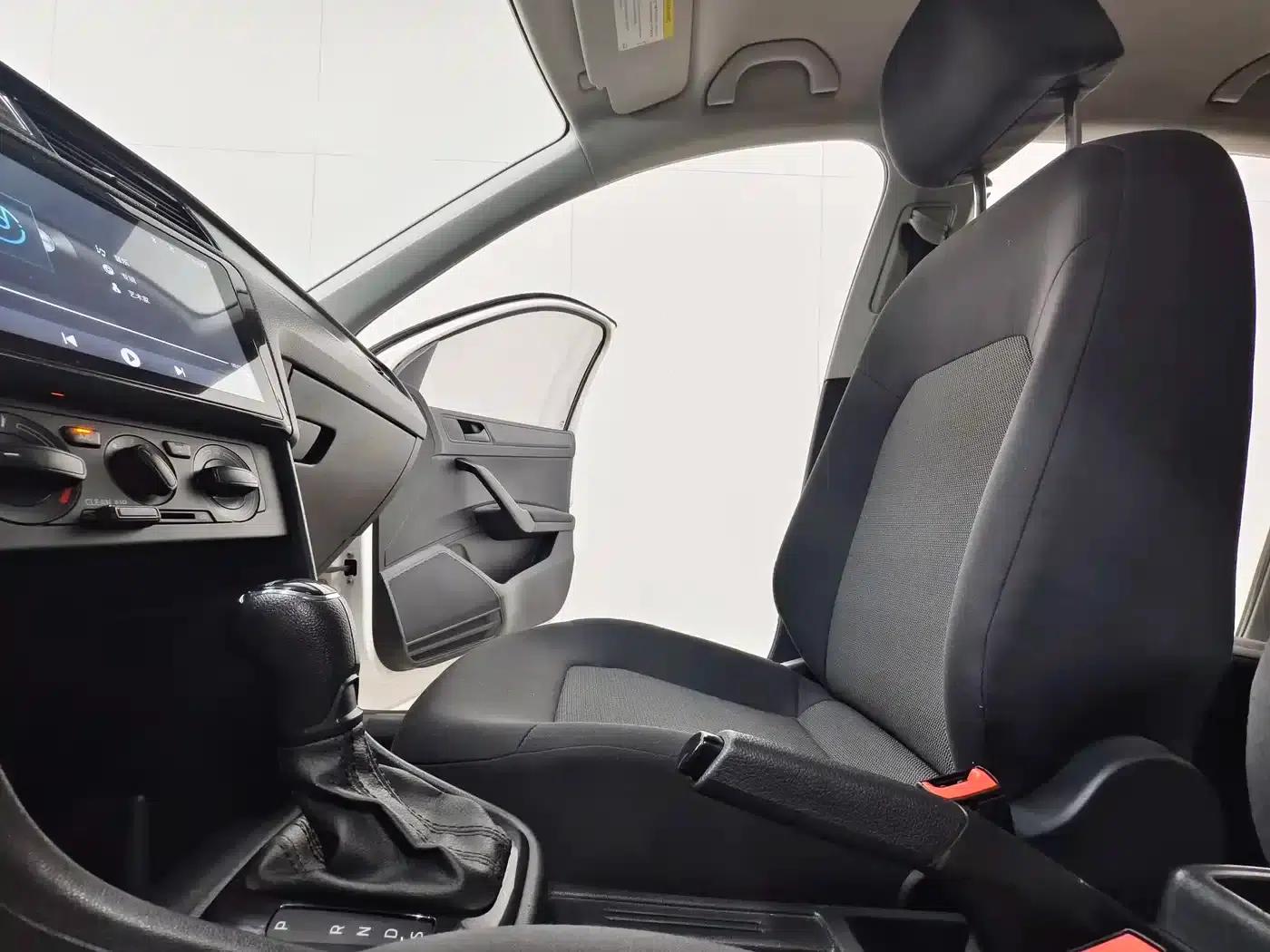 Rapid 2014 1.6L Automatic Enjoy Edition — миниатюра 11