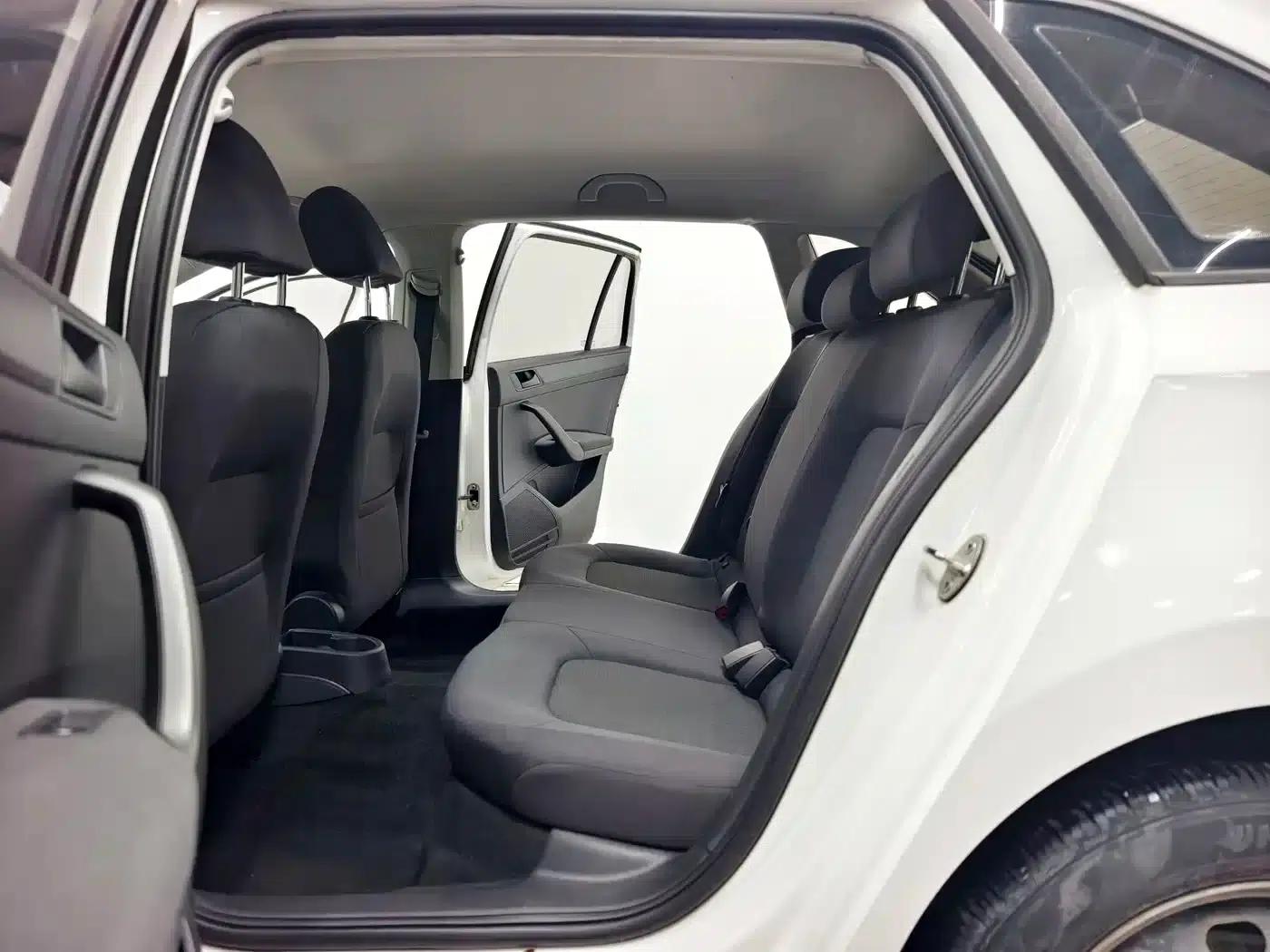 Rapid 2014 1.6L Automatic Enjoy Edition — миниатюра 12