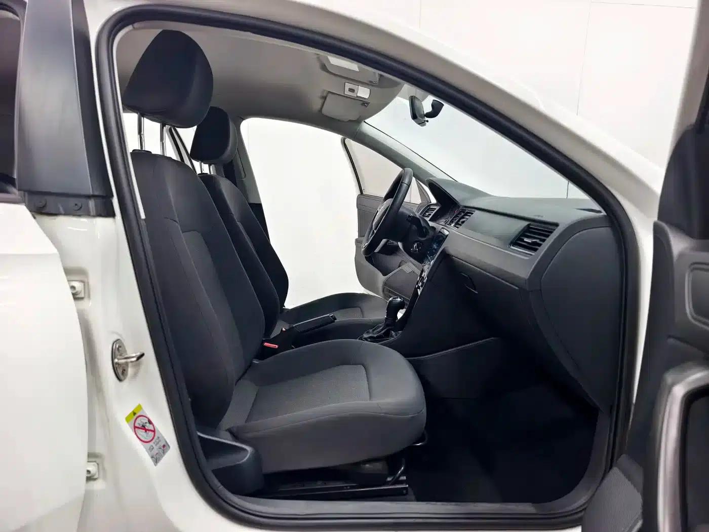 Rapid 2014 1.6L Automatic Enjoy Edition — миниатюра 13