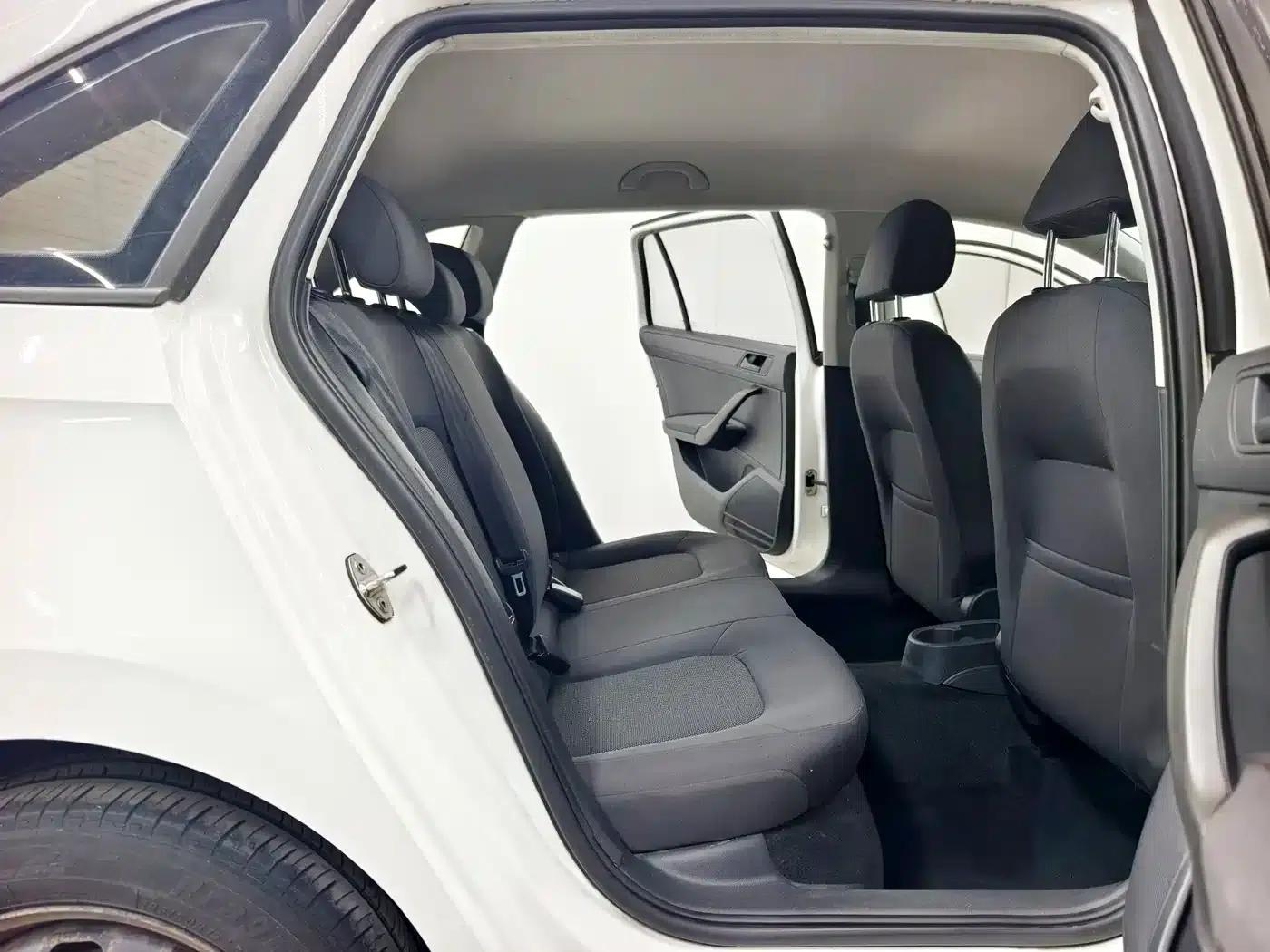 Rapid 2014 1.6L Automatic Enjoy Edition — миниатюра 15