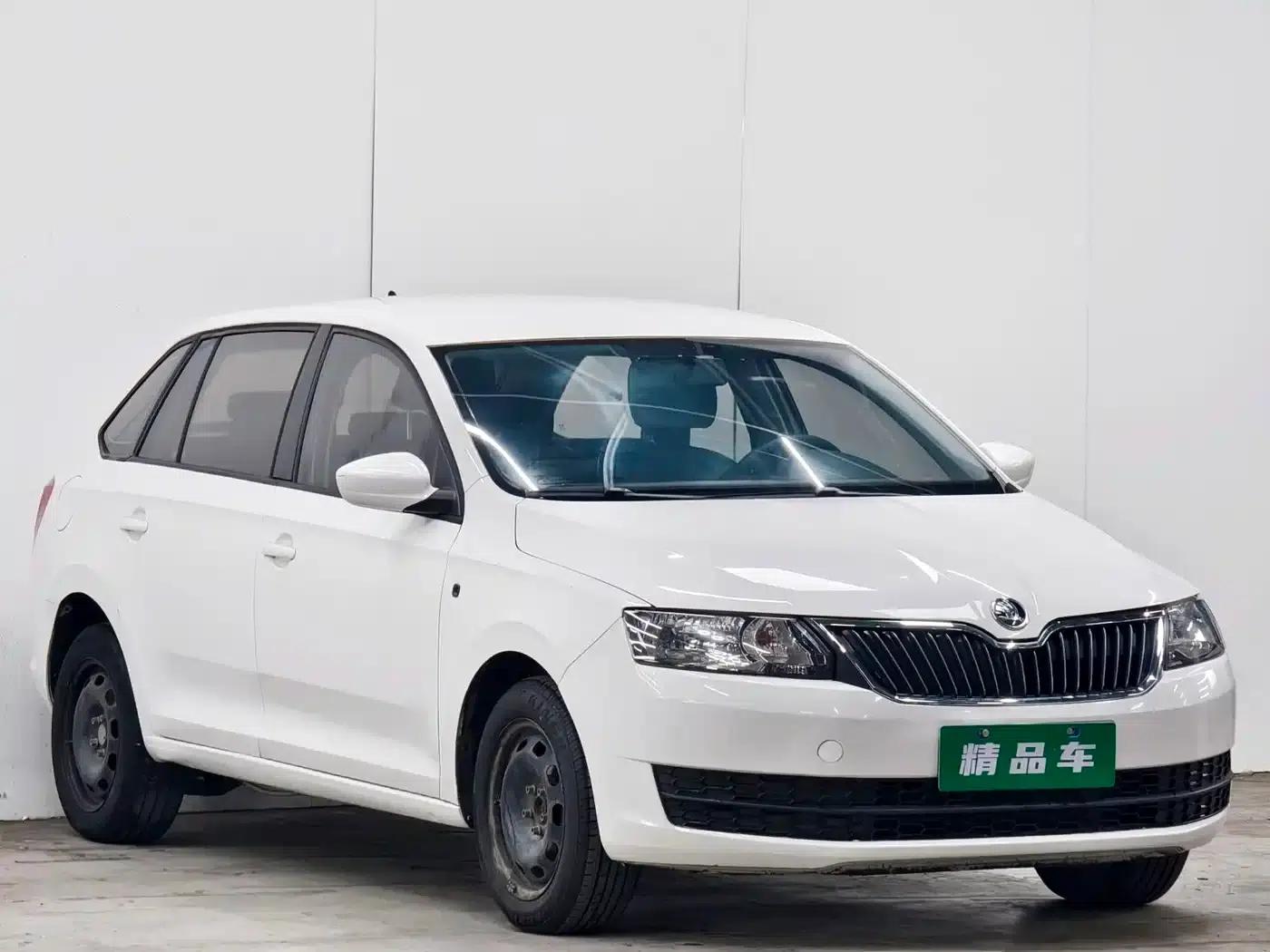Rapid 2014 1.6L Automatic Enjoy Edition — миниатюра 3