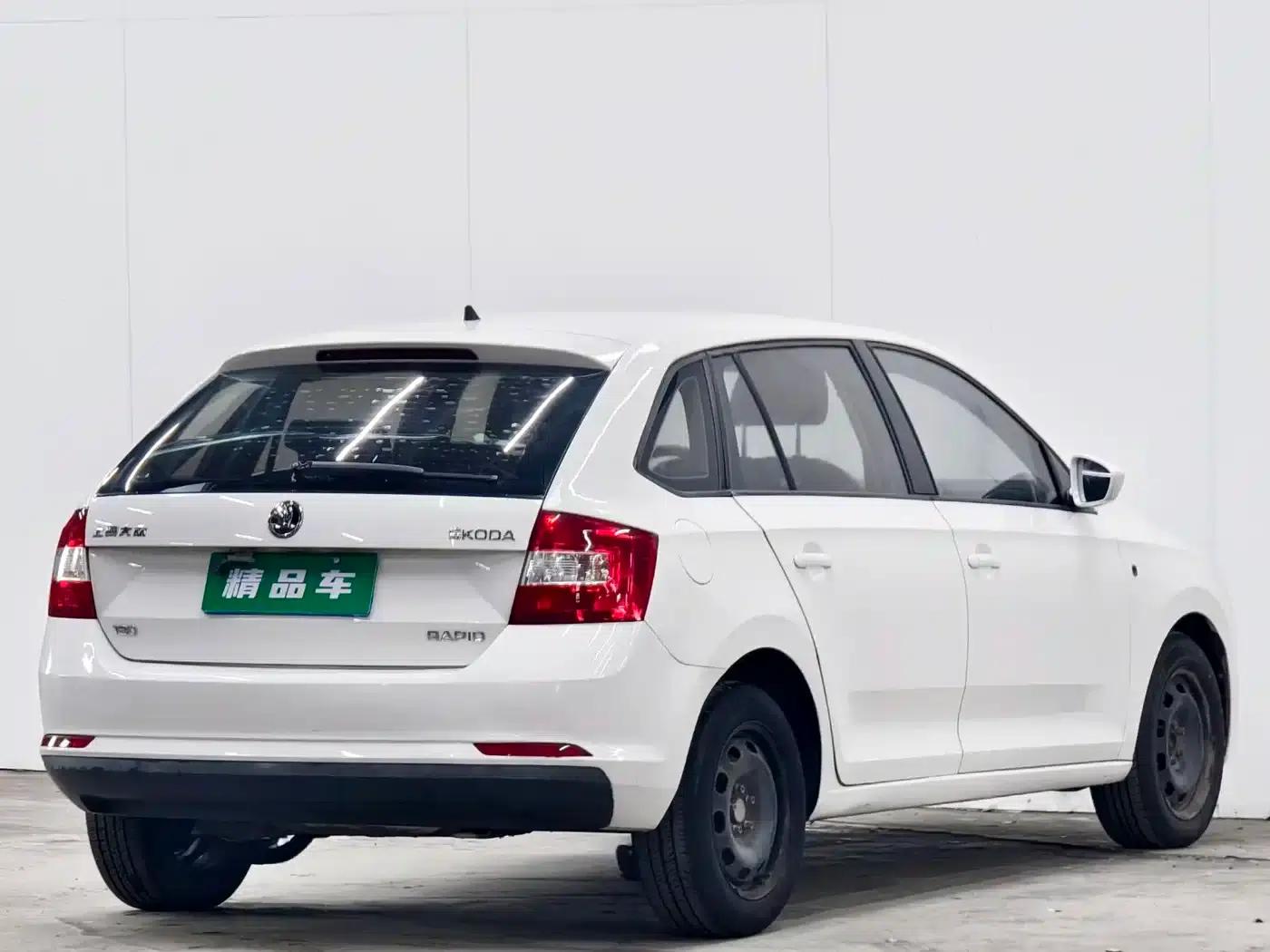 Rapid 2014 1.6L Automatic Enjoy Edition — миниатюра 4