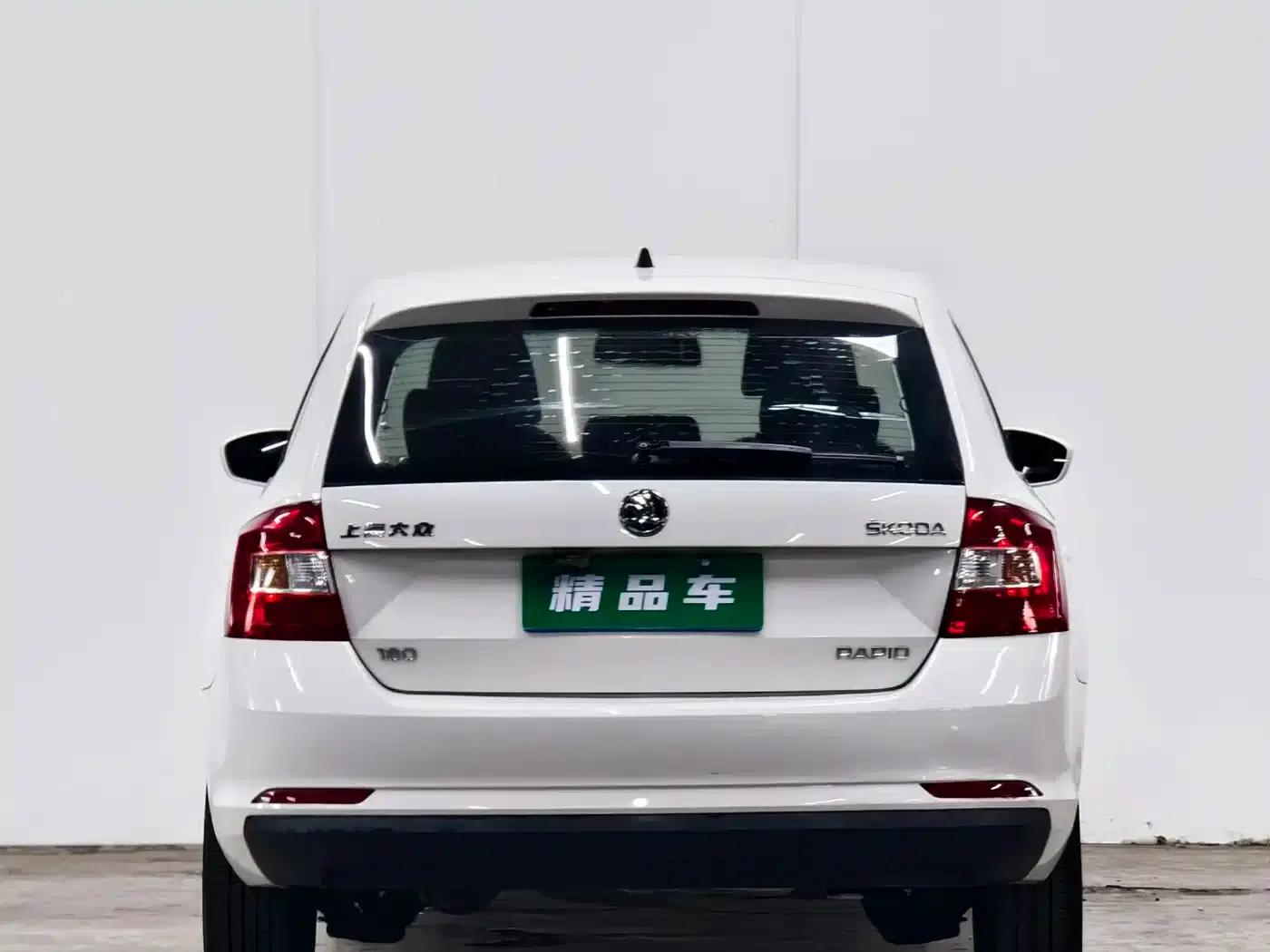 Rapid 2014 1.6L Automatic Enjoy Edition — миниатюра 5