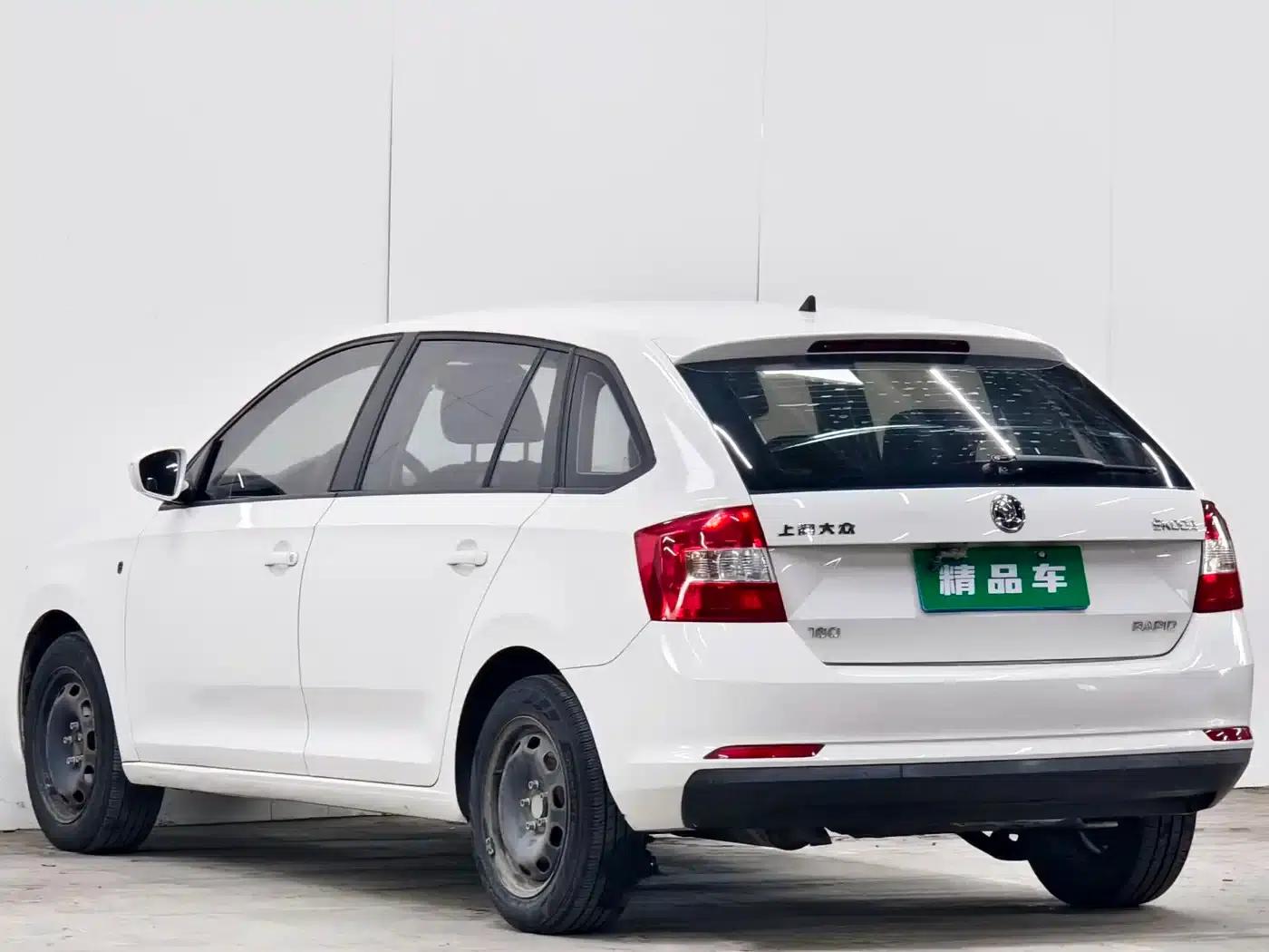 Rapid 2014 1.6L Automatic Enjoy Edition — миниатюра 6