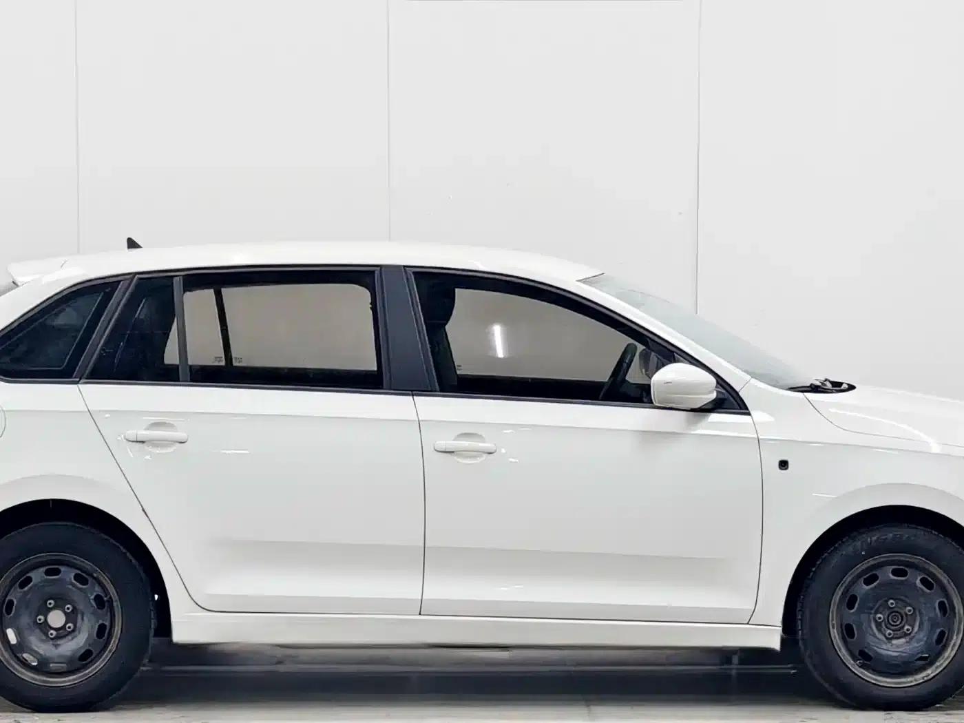 Rapid 2014 1.6L Automatic Enjoy Edition — миниатюра 8