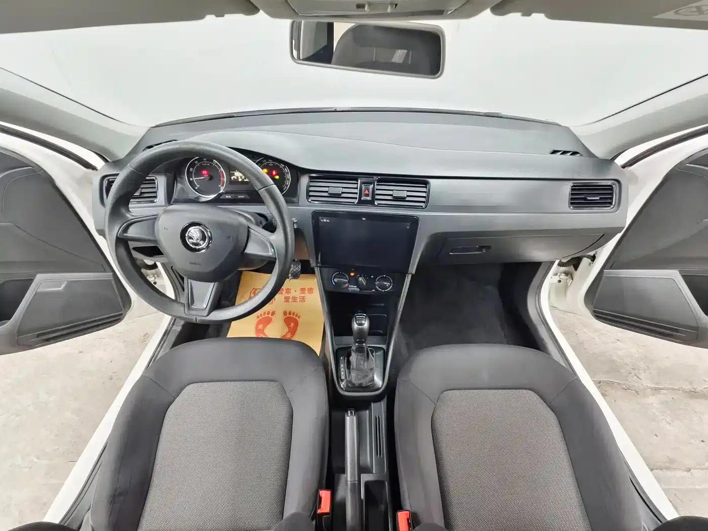 Rapid 2014 1.6L Automatic Enjoy Edition — миниатюра 9