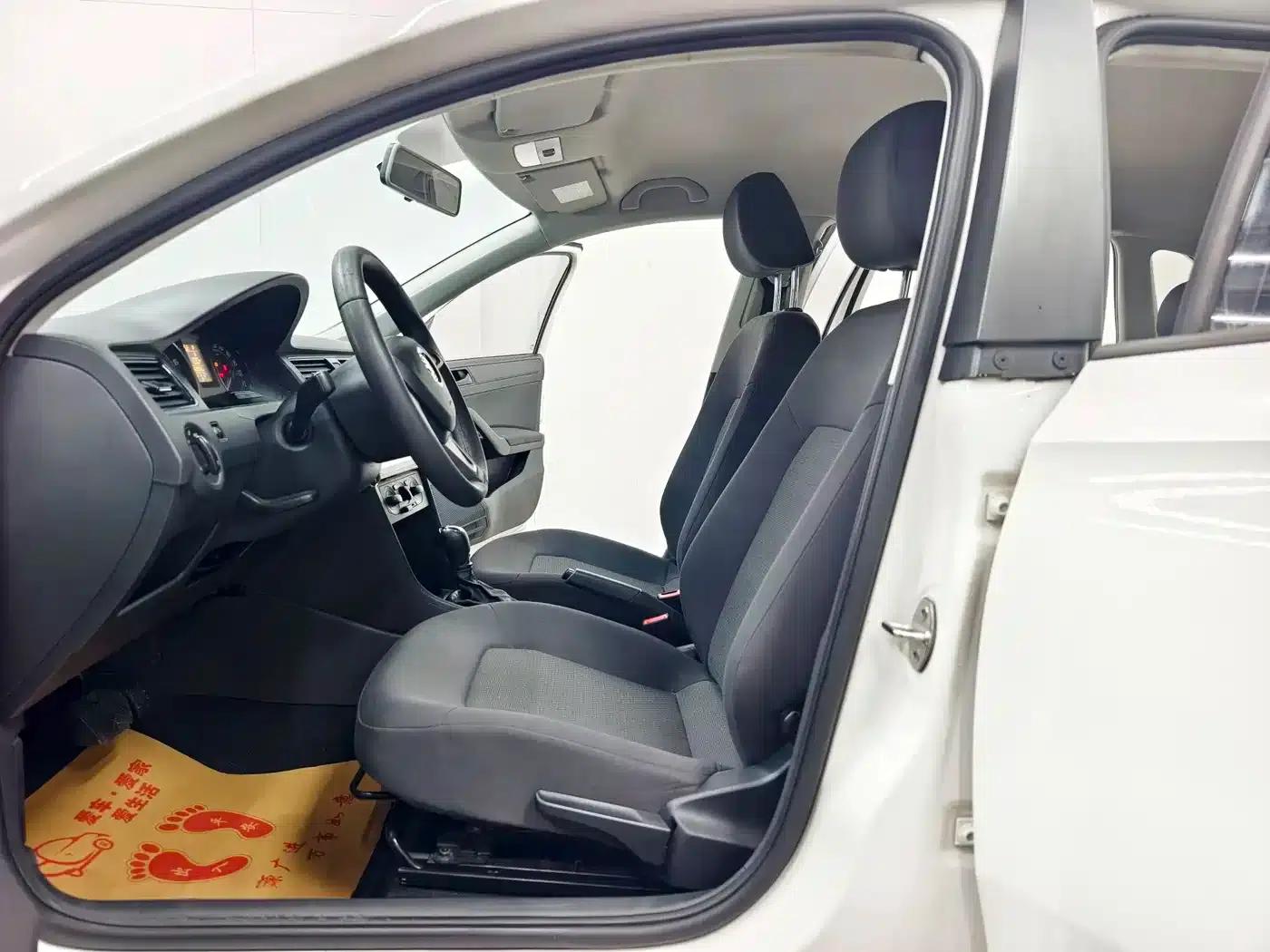 Rapid 2014 1.6L Automatic Enjoy Edition — миниатюра 10