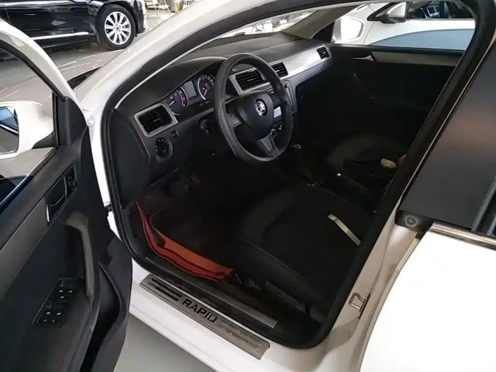 Rapid Spaceback 2016 Facelift 1.6L Automatic Comfortline — миниатюра 16