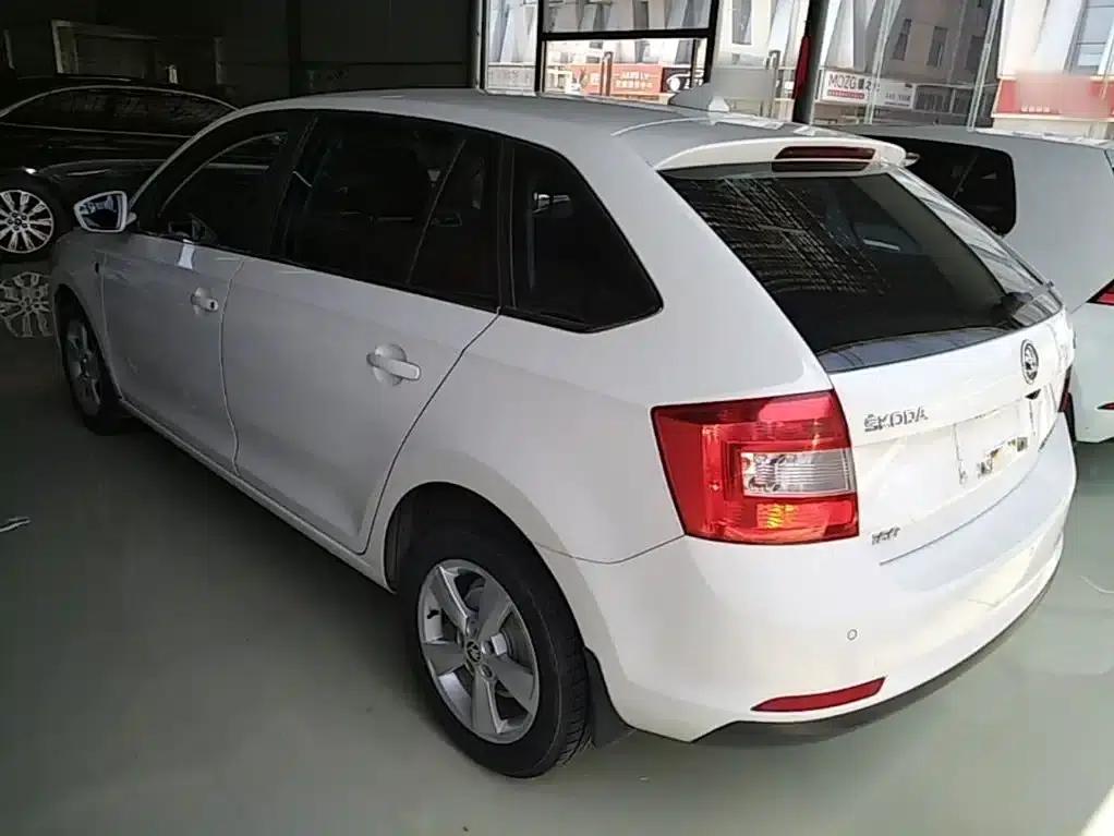 Rapid Spaceback 2016 Facelift 1.6L Automatic Comfortline — миниатюра 5