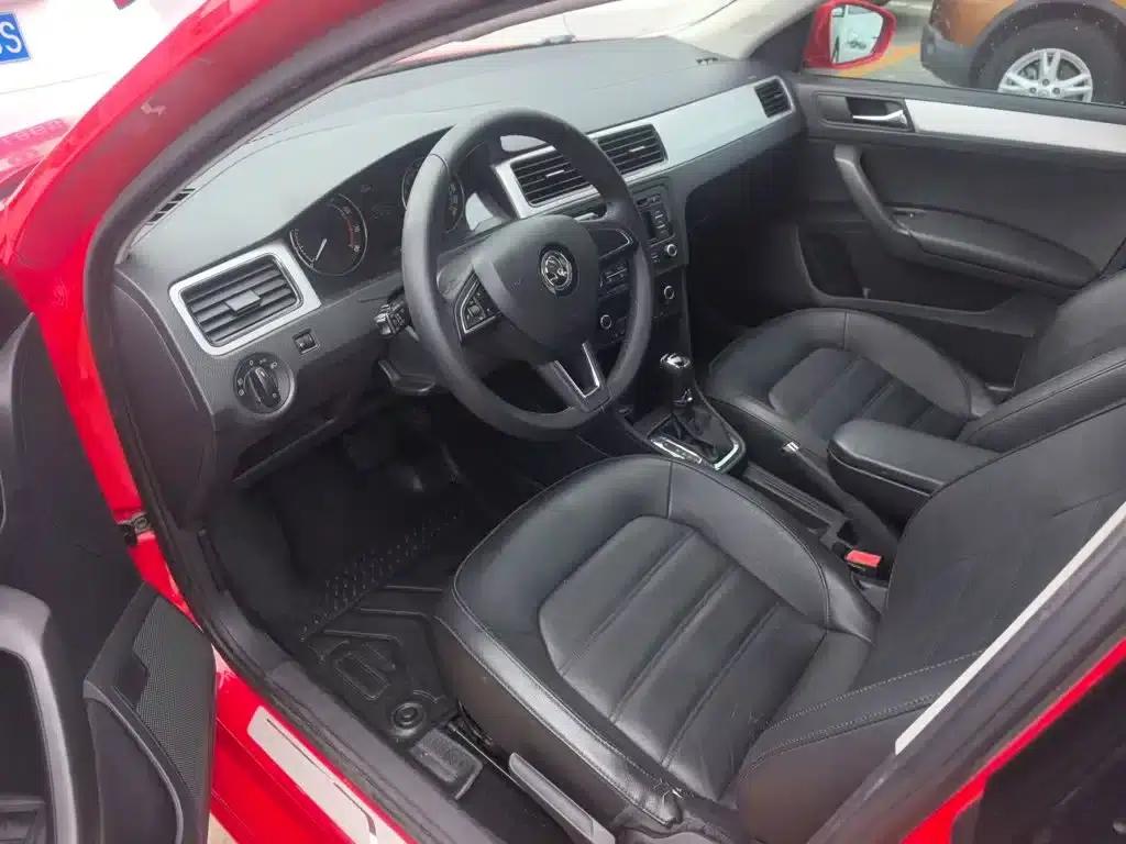 Rapid 2014 1.6L Automatic Luxury Edition — миниатюра 12
