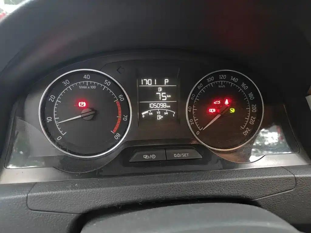 Rapid 2014 1.6L Automatic Luxury Edition — миниатюра 5