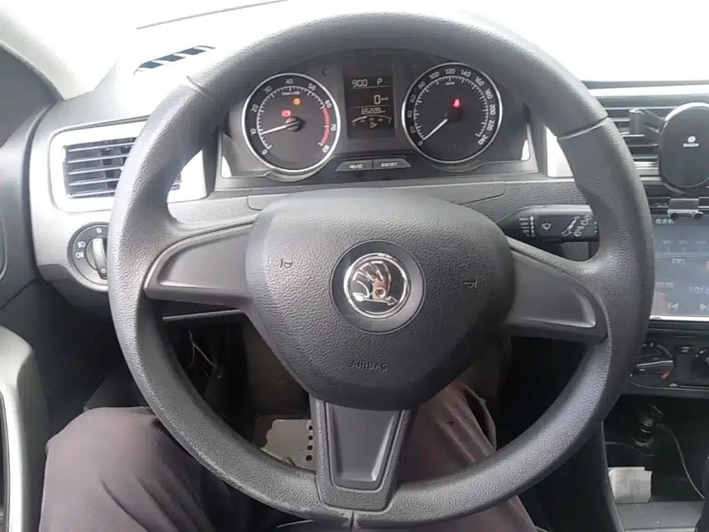 Rapid 2014 1.6L Automatic Enjoy Edition — миниатюра 11