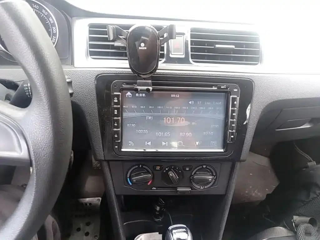 Rapid 2014 1.6L Automatic Enjoy Edition — миниатюра 13