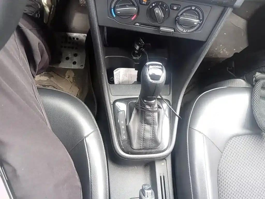 Rapid 2014 1.6L Automatic Enjoy Edition — миниатюра 14
